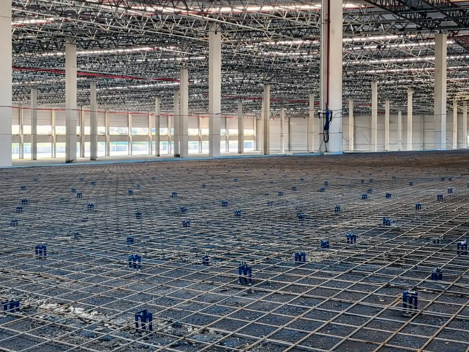Manutenção industrial e piso industrial executados pela Synax